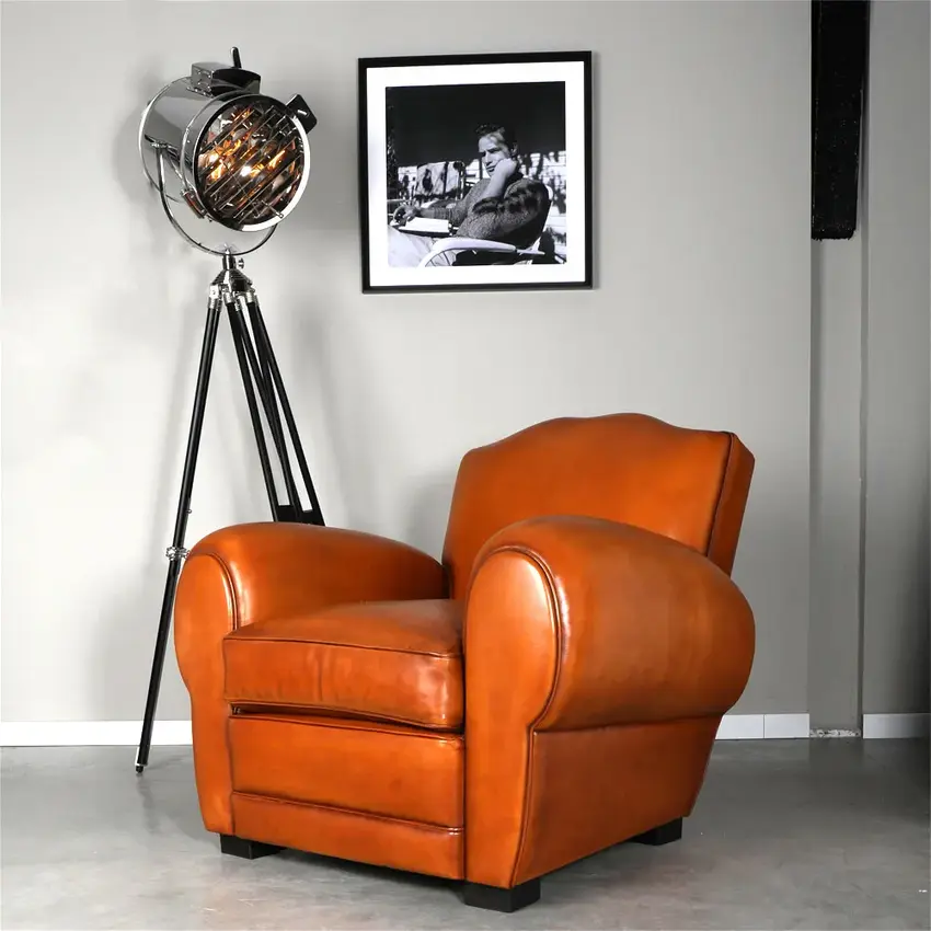 Fauteuil Club Modèle Moustache couleur cognac