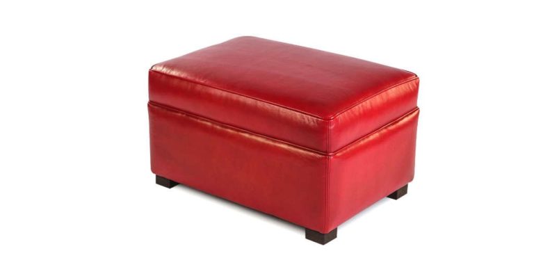 Repose-pied club rectangulaire rouge, vue de 3/4