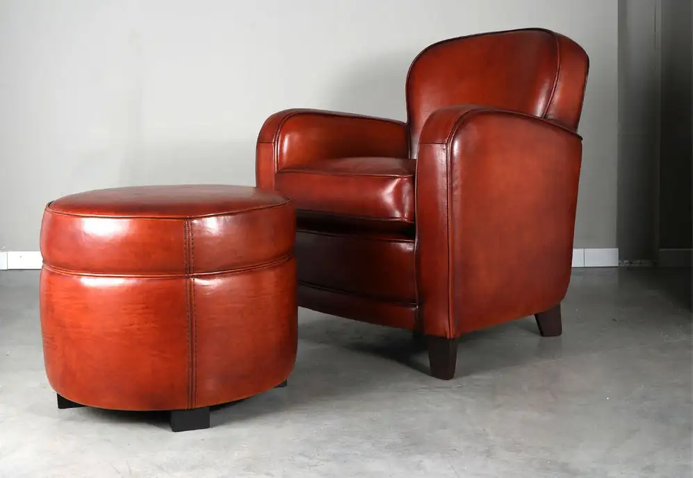 Fauteuil club bridge et pouf en cuir de basane cognac