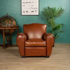 fauteuil club en cuir grand chapeau de gendarme havane