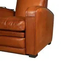 Fauteuil club cuir relax Grand Carré havane, zoom sur un accoudoir